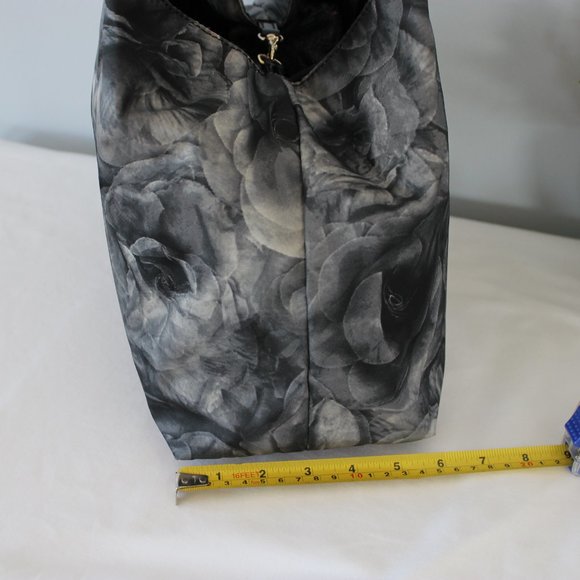 Valentino Garavani Nylon Small Tote Bag - Picture 7 of 15